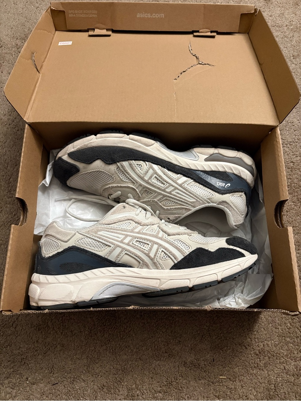 Asics Kids Sneakers in Off-White and Black